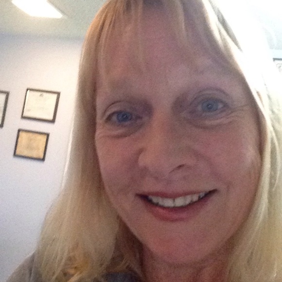 Meet your Posher, Deb - Picture 1 of 1